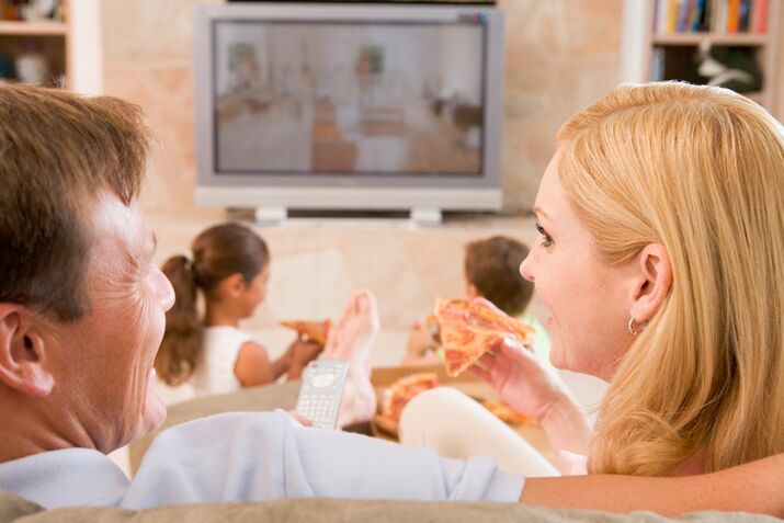 In order to lose weight effectively, you must quit meals in front of the TV screen