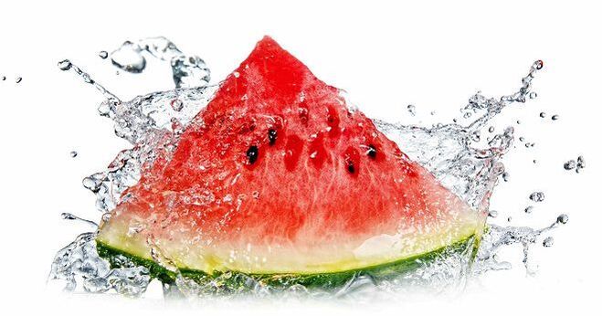 Watermelon is a sweet berry, very suitable for dieting